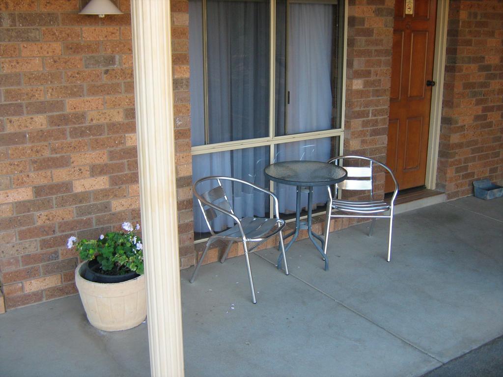 Highway Inn Motel Hay Exterior foto